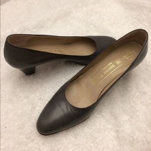 Bruno Magli gray pumps
