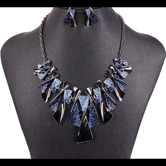 🔴A Beautiful Blue Statement Necklace & Earrings. - Picture 1 of 2