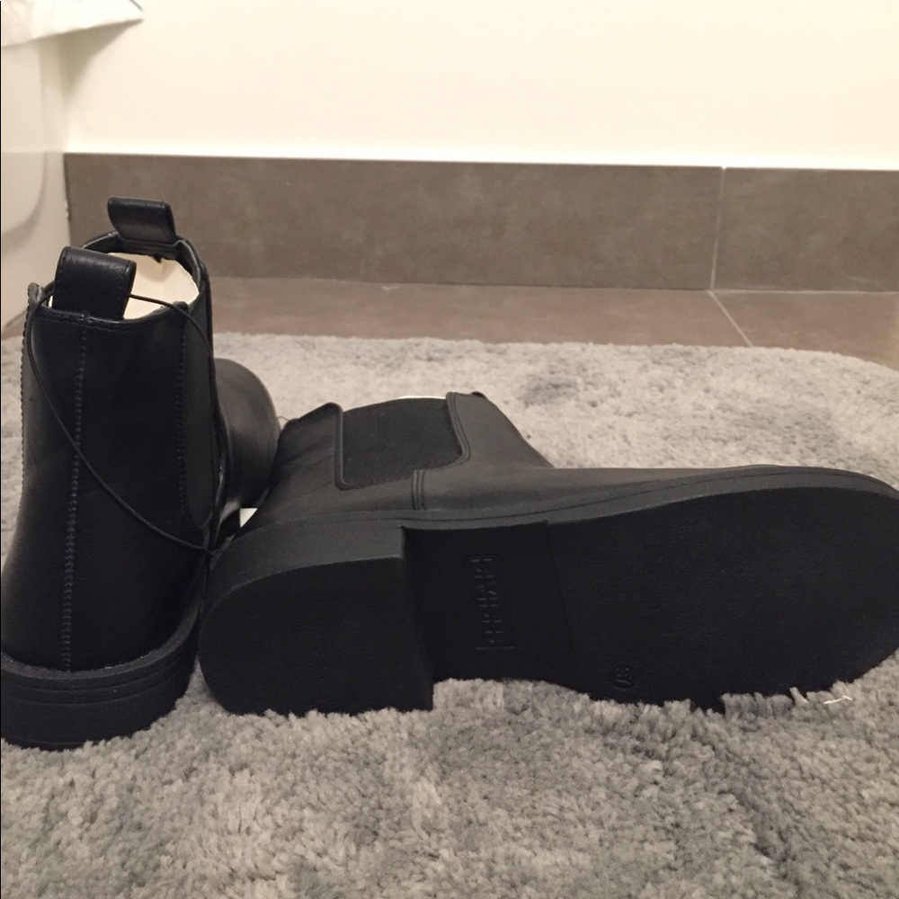 H&M Divided Ancle Booties - Picture 4 of 4