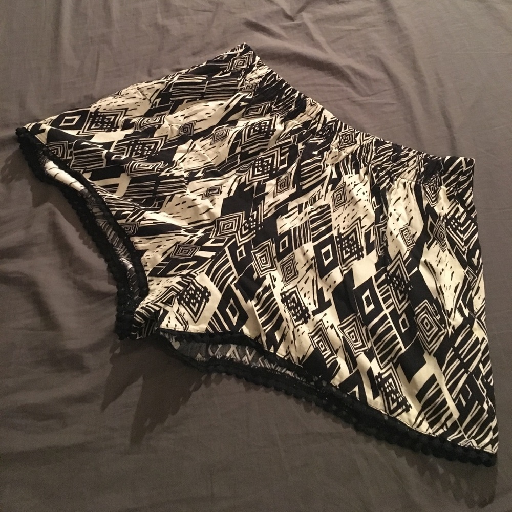 Phanuel digital print shorts - Size M