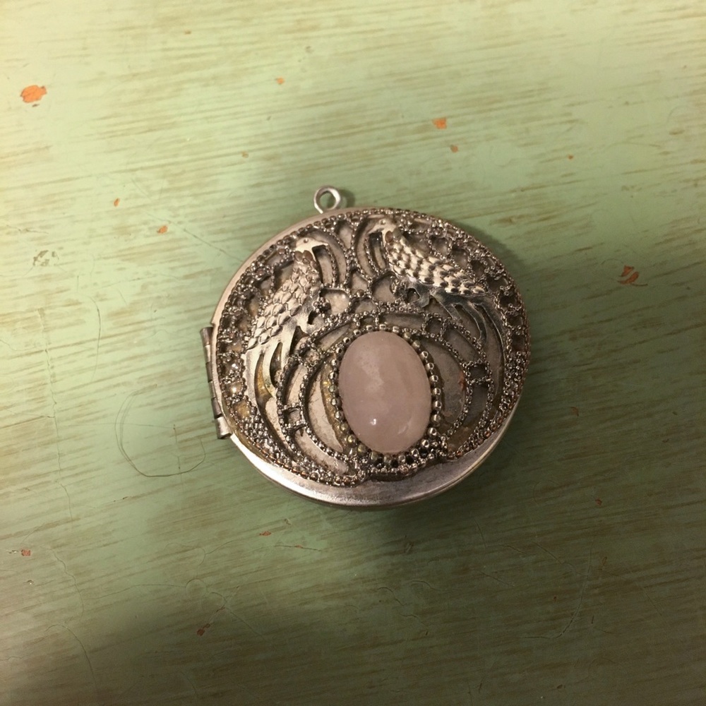 🎉CLOSET CLEAR OUT🎉 Peacock locket