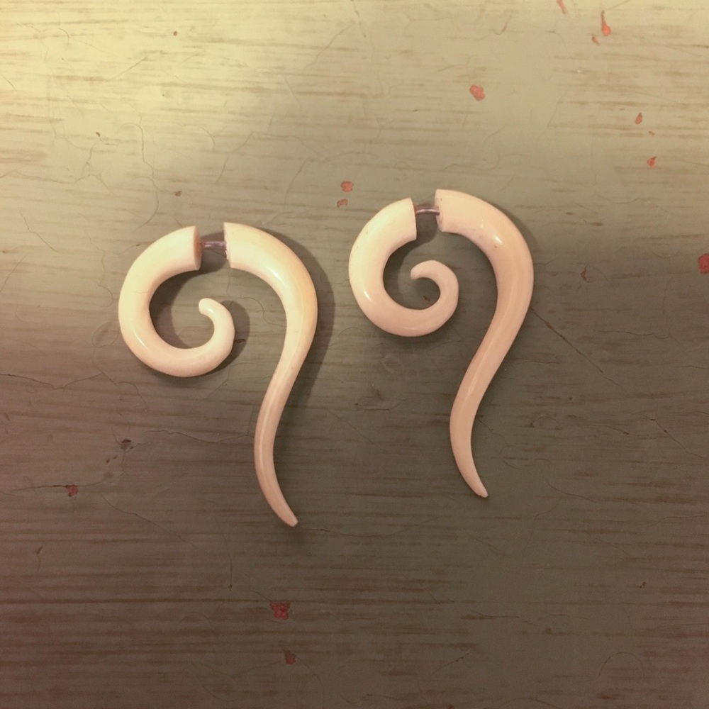 🎉CLOSET CLEAR OUT🎉 Faux gauges white