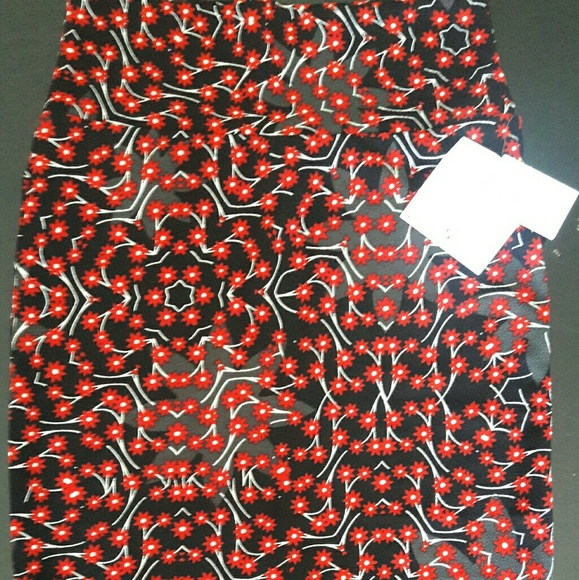 Lularoe Carly BNWT - Picture 1 of 1