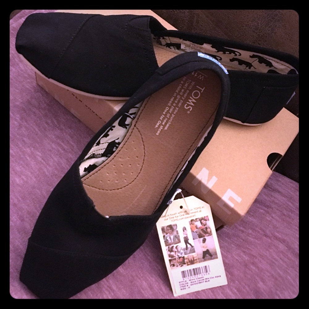 NWT Black Toms 🖤