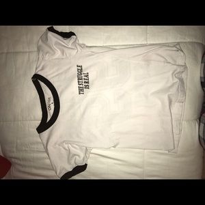 T shirt "the struggle is real"