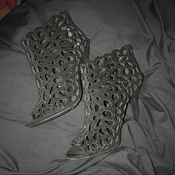 Black heels - Picture 2 of 4