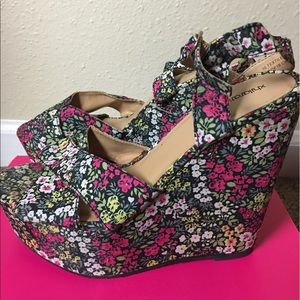 Floral wedges