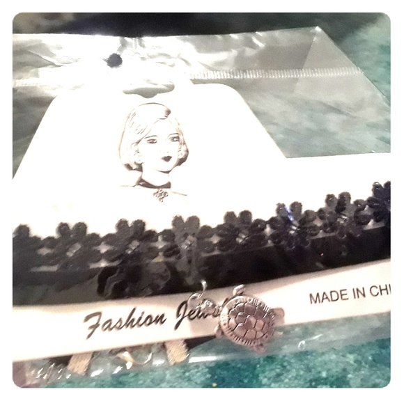 LACEY BLACK TURYLE CHOKER - Picture 1 of 2