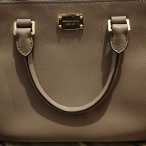 Micheal Kors Purse 100% authentic OPEN TO OFFERS:)