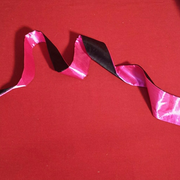 Reversible Raspberry & Black Satin Belt - Picture 2 of 3