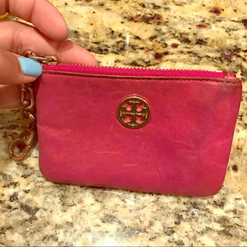 SOLD - on merc -Tory burch key zip wallet
