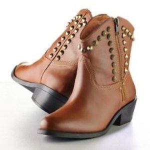 80% OFF! MOVING OUT SALE! 😂🎉 ROCK & REPUBLIC 👢