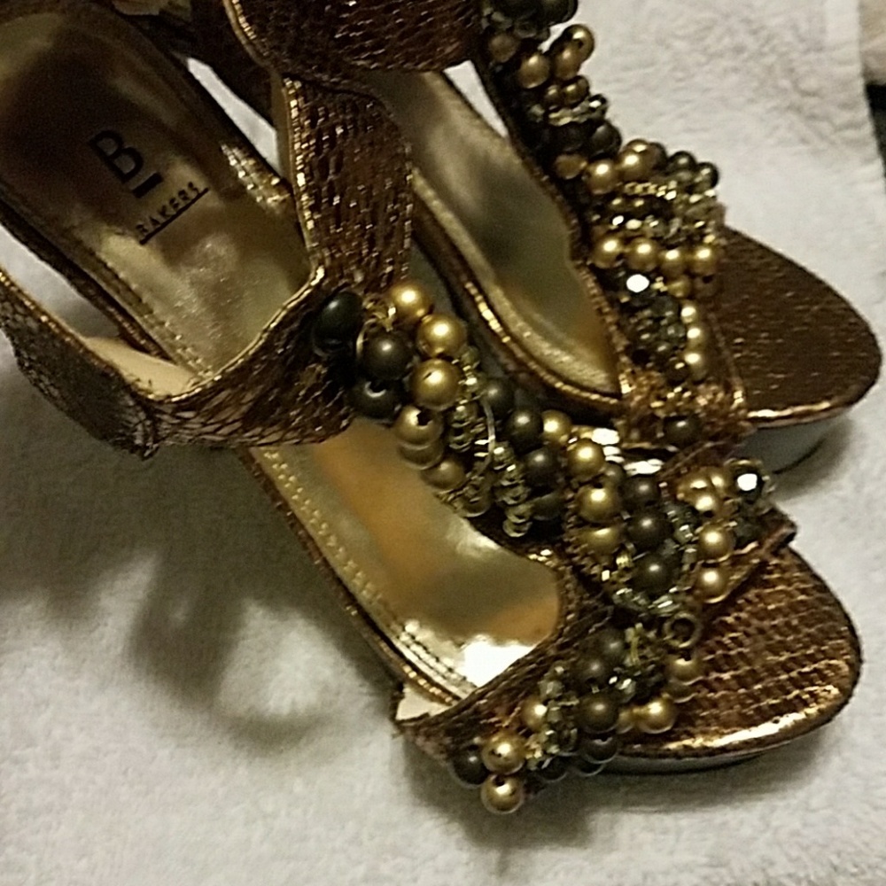 Shoes - Picture 3 of 4
