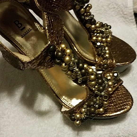 Shoes - Picture 3 of 4