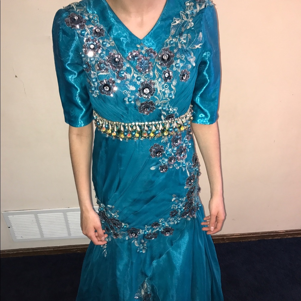 Mnm couture prom dress