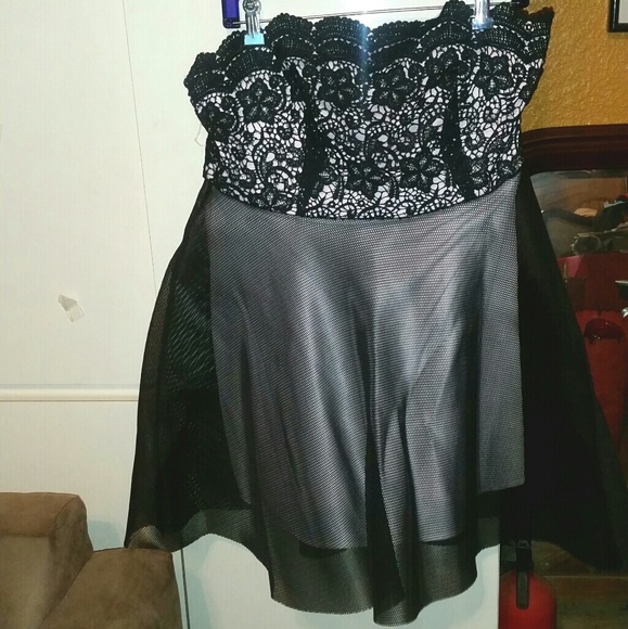 Dresses & Skirts - SEXY STRAPLESS LACE AND MESH MINI DRESS - XL..NEW!