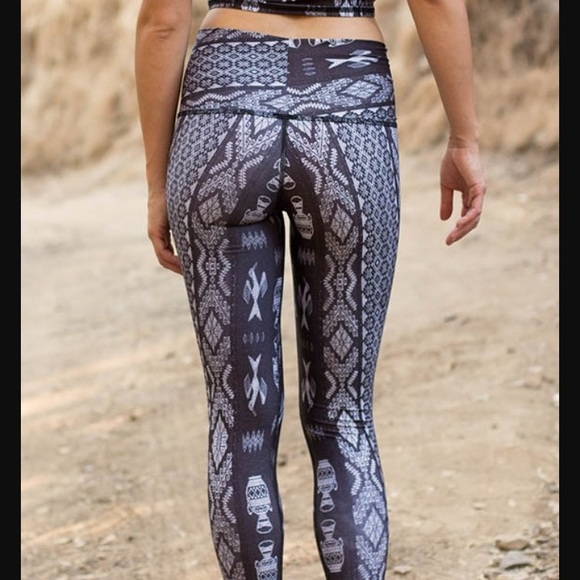 teeki Pants - Teeki diamond tribe hot pant workout leggings!