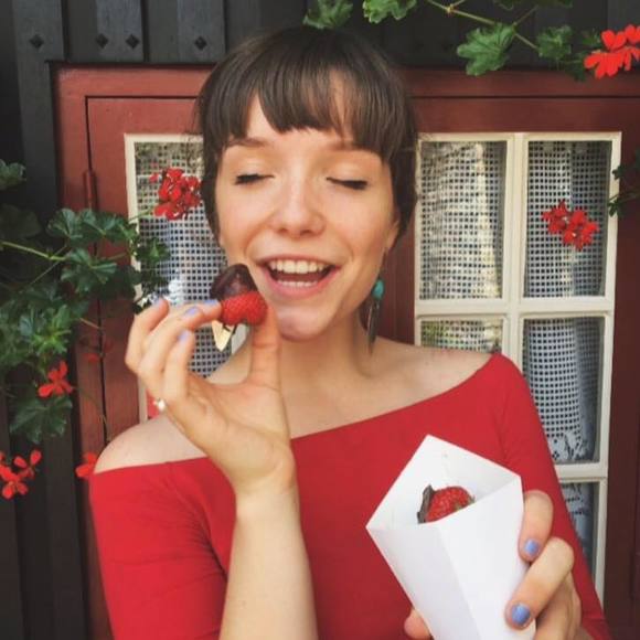 Meet your Posher, Sarah - Picture 1 of 1