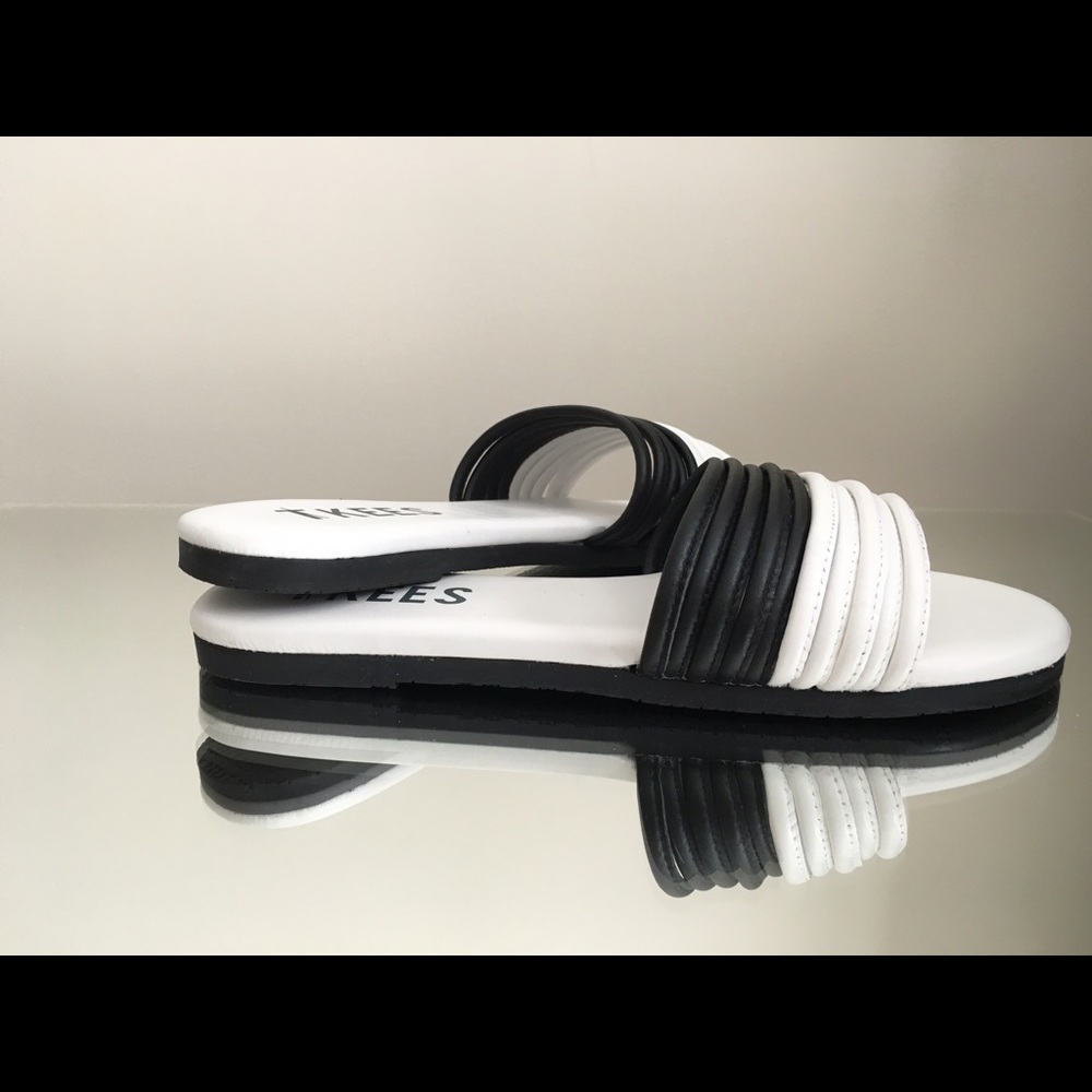 BRAND NEW tkees sandals