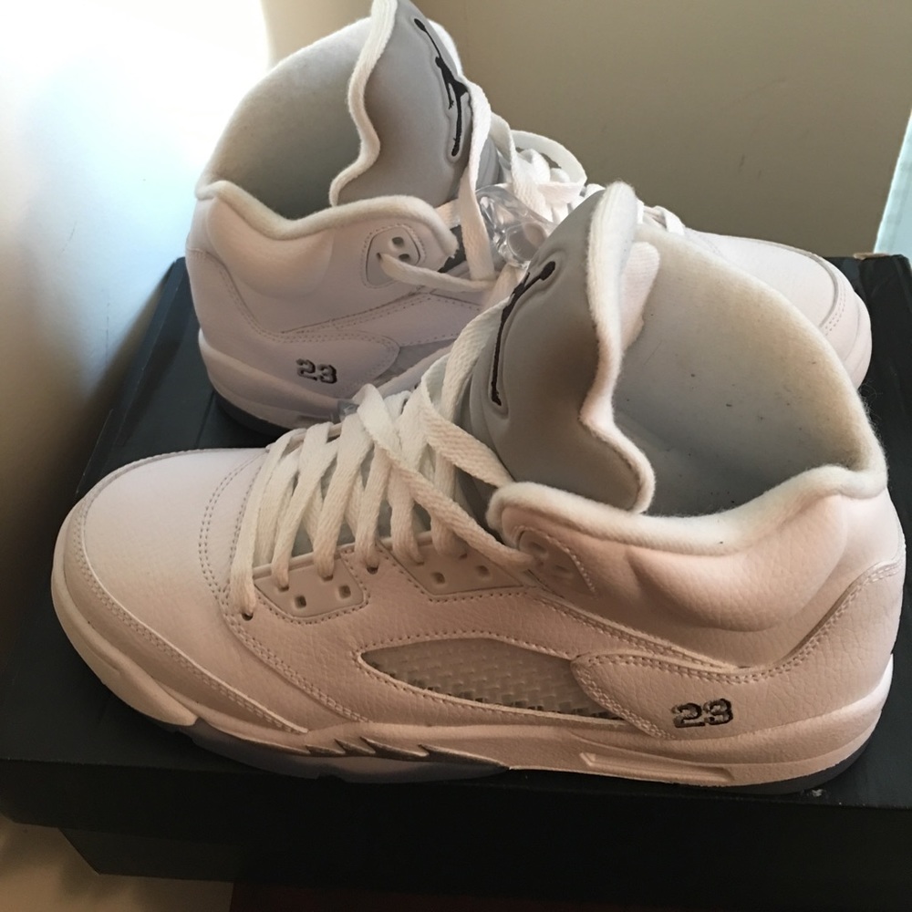 Jordan Retro 5s (6.5 youth, women's 8)