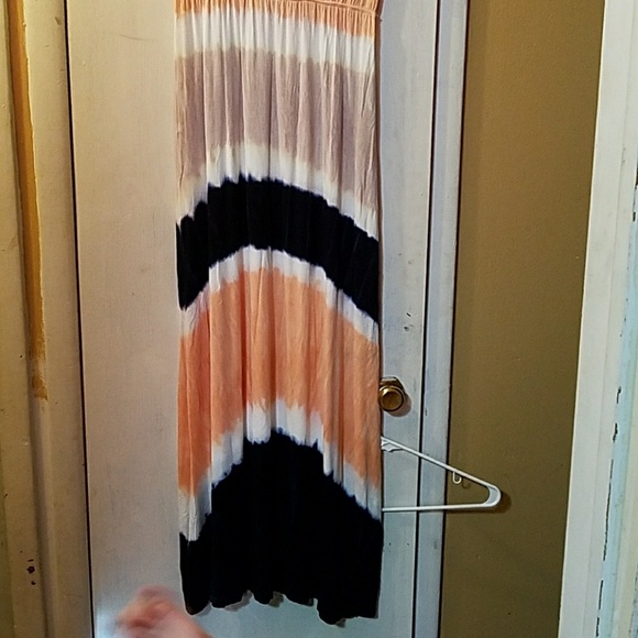 Dress - Picture 3 of 4