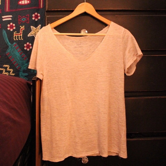 Aéropostale V-Neck Tee - Picture 2 of 2