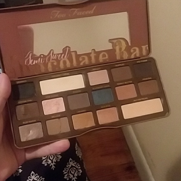 Too faced semi sweet chocolate bar palette used - Picture 2 of 4