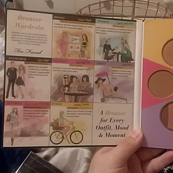 Too faced little black book of bronzerz - Picture 3 of 4