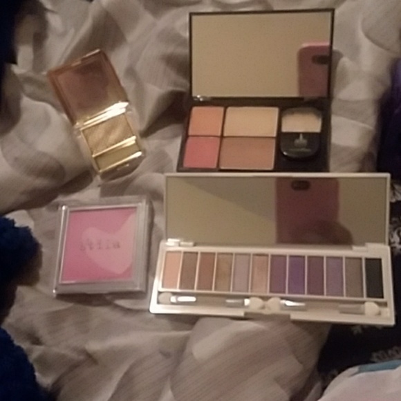 Makeup bundle - Picture 2 of 3