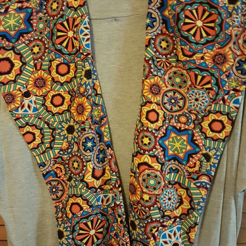 Lularoe one size leggings. .LEGGINGS ONLY