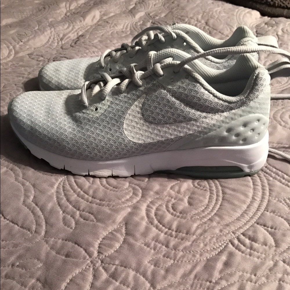 🚫SOLD🚫Women's Nike Air Max Motion