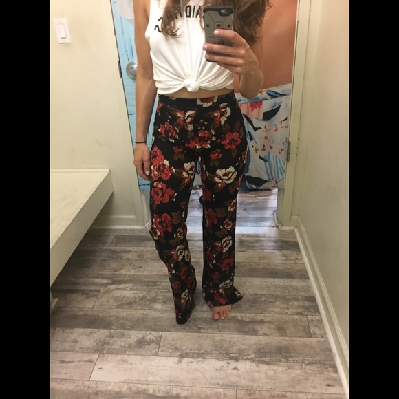 Amuse Society Floral Pants - Picture 2 of 2