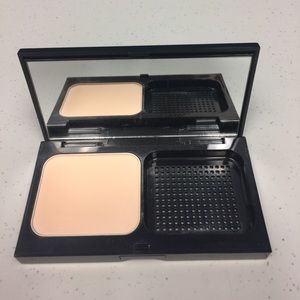 Bobbi Brown skin weightless powder foundation