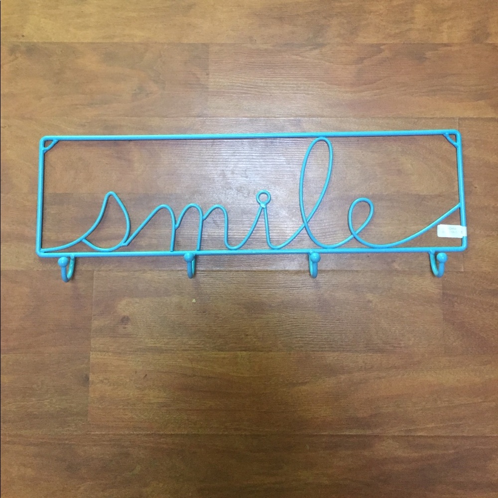 PB teen Smile 4 wall hooks