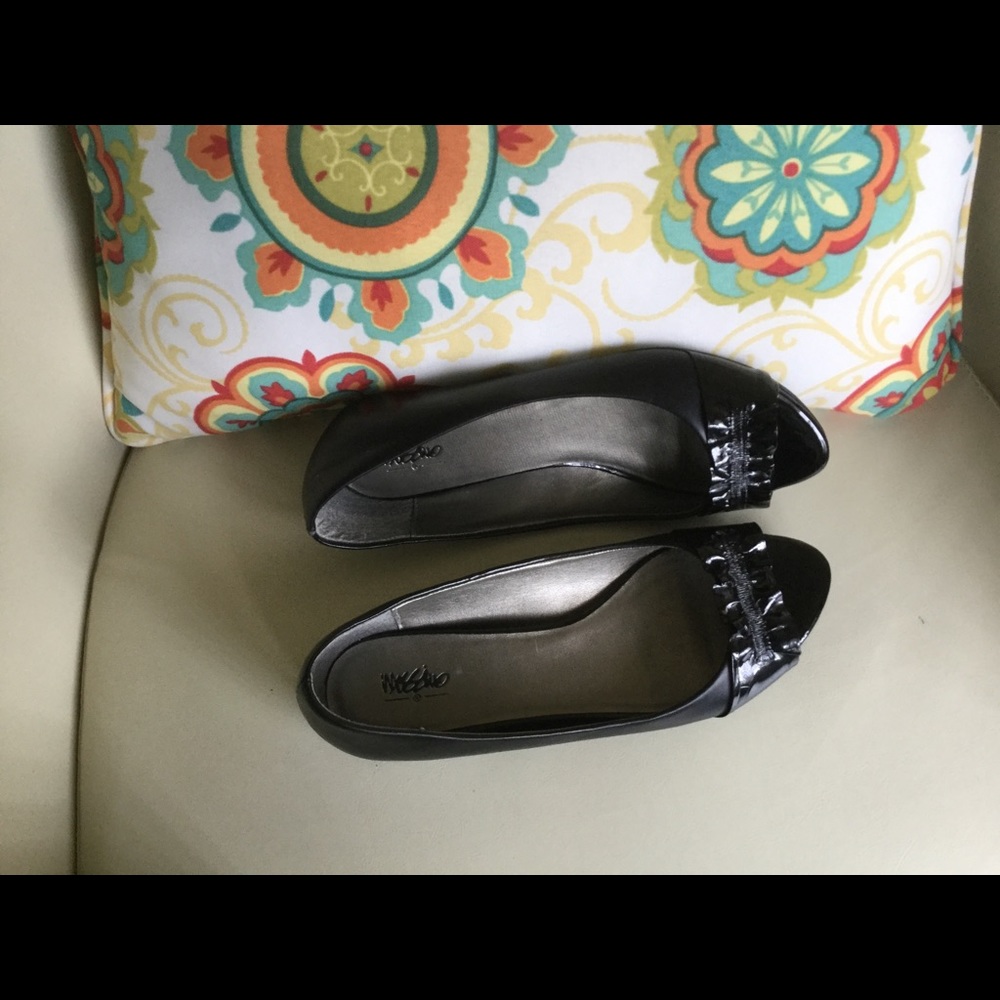 Open toe women flats