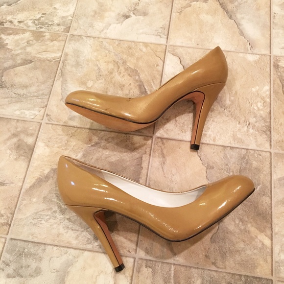 DEVANI Tan Pumps - Picture 4 of 9