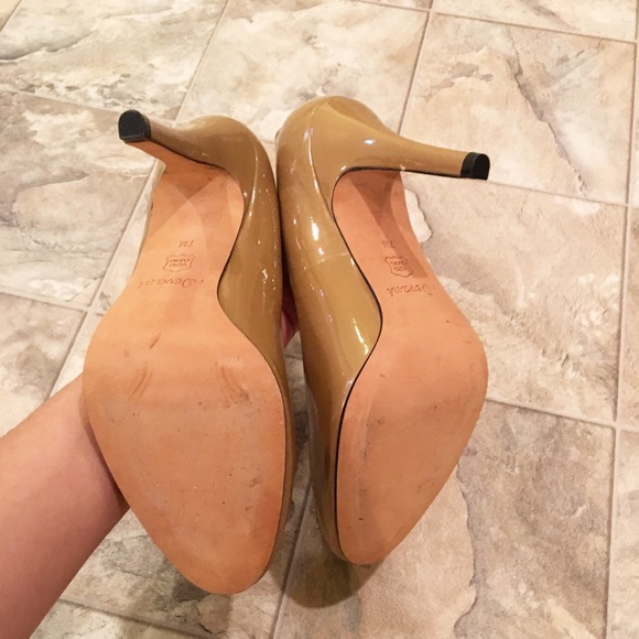 DEVANI Tan Pumps - Picture 6 of 9