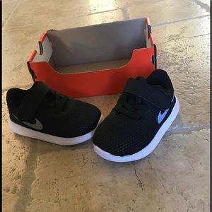 Nike Free Tennis Shoes Black/White