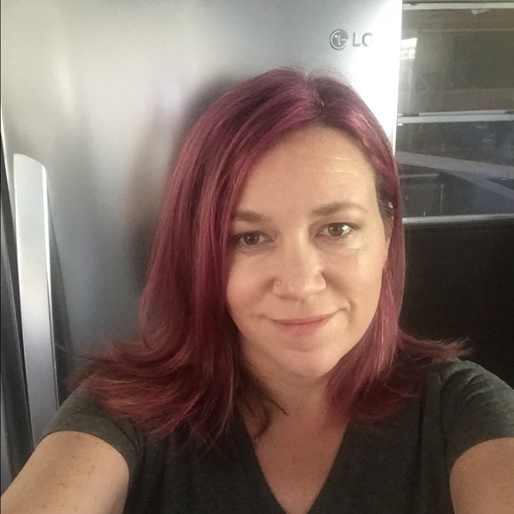 Meet your Posher, Jenny - Picture 3 of 3