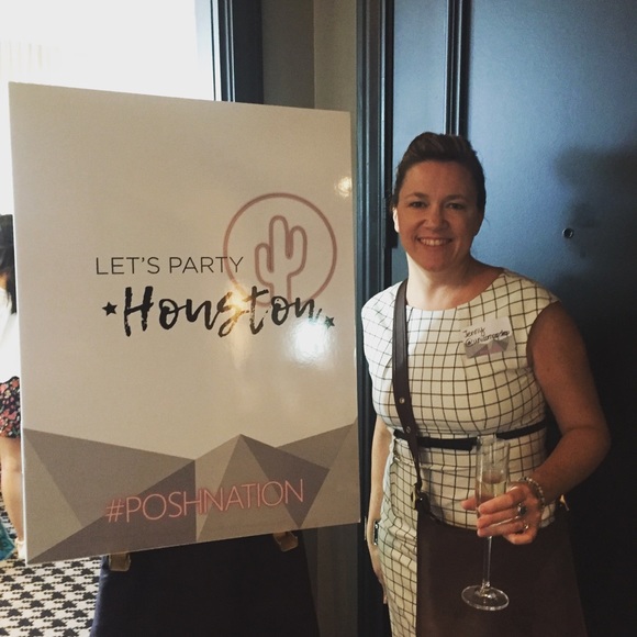 Meet your Posher, Jenny - Picture 2 of 3