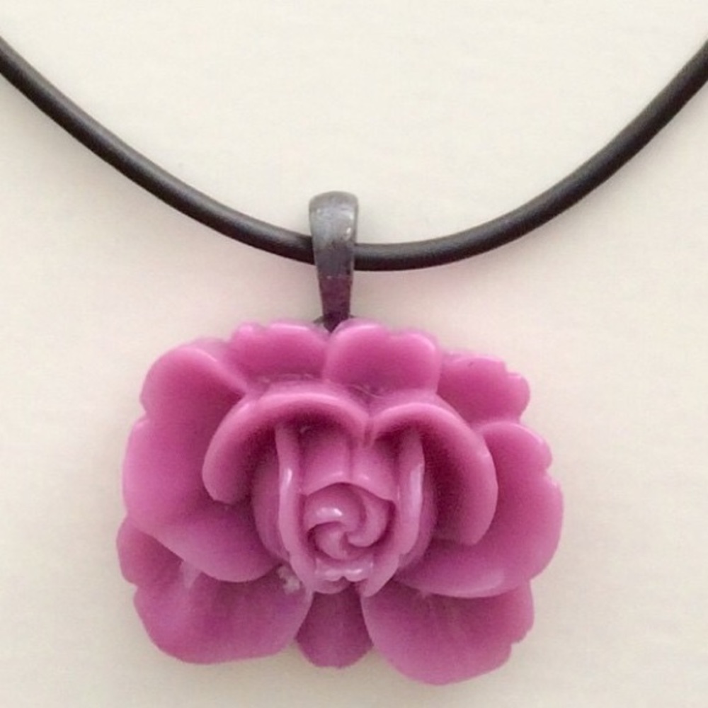 RESIN FLOWER PENDANTS (VARIETY) - Picture 3 of 4