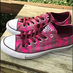 💗 Price Drop 💗Converse women's Size 7