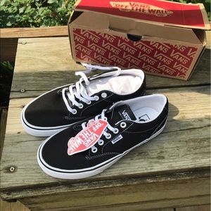 ❤️Price Drop!! 🖤 Vans black women size 7