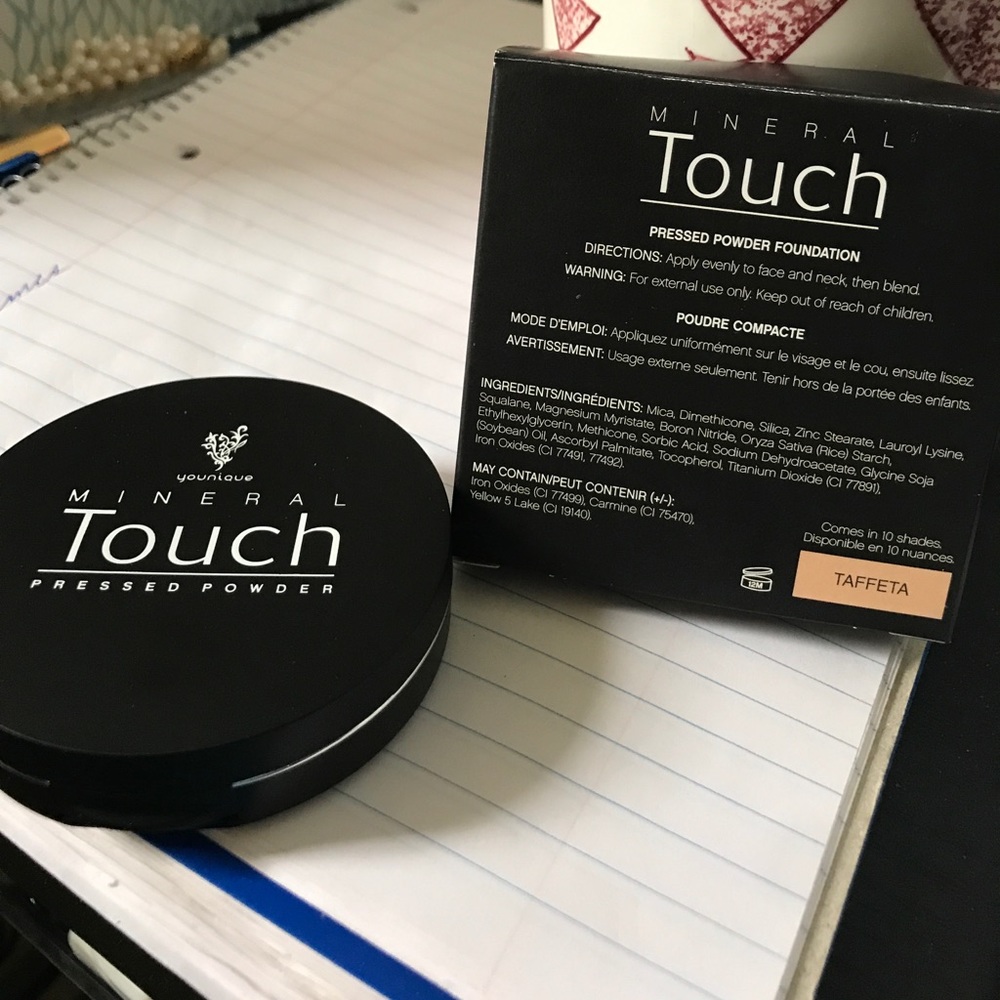 Younique powder foundation TAFETTA