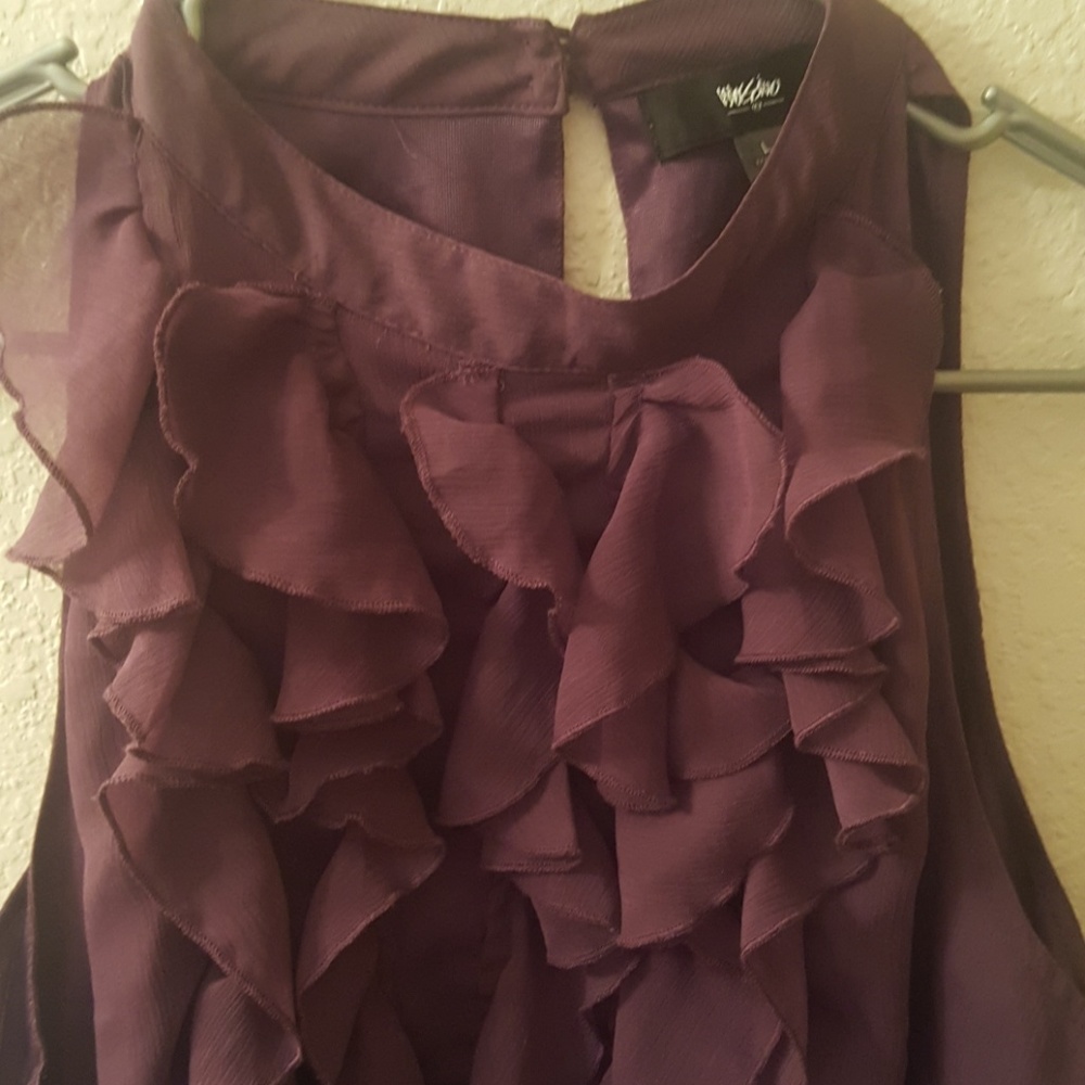 Halter Ruffled Blouse - Picture 2 of 3