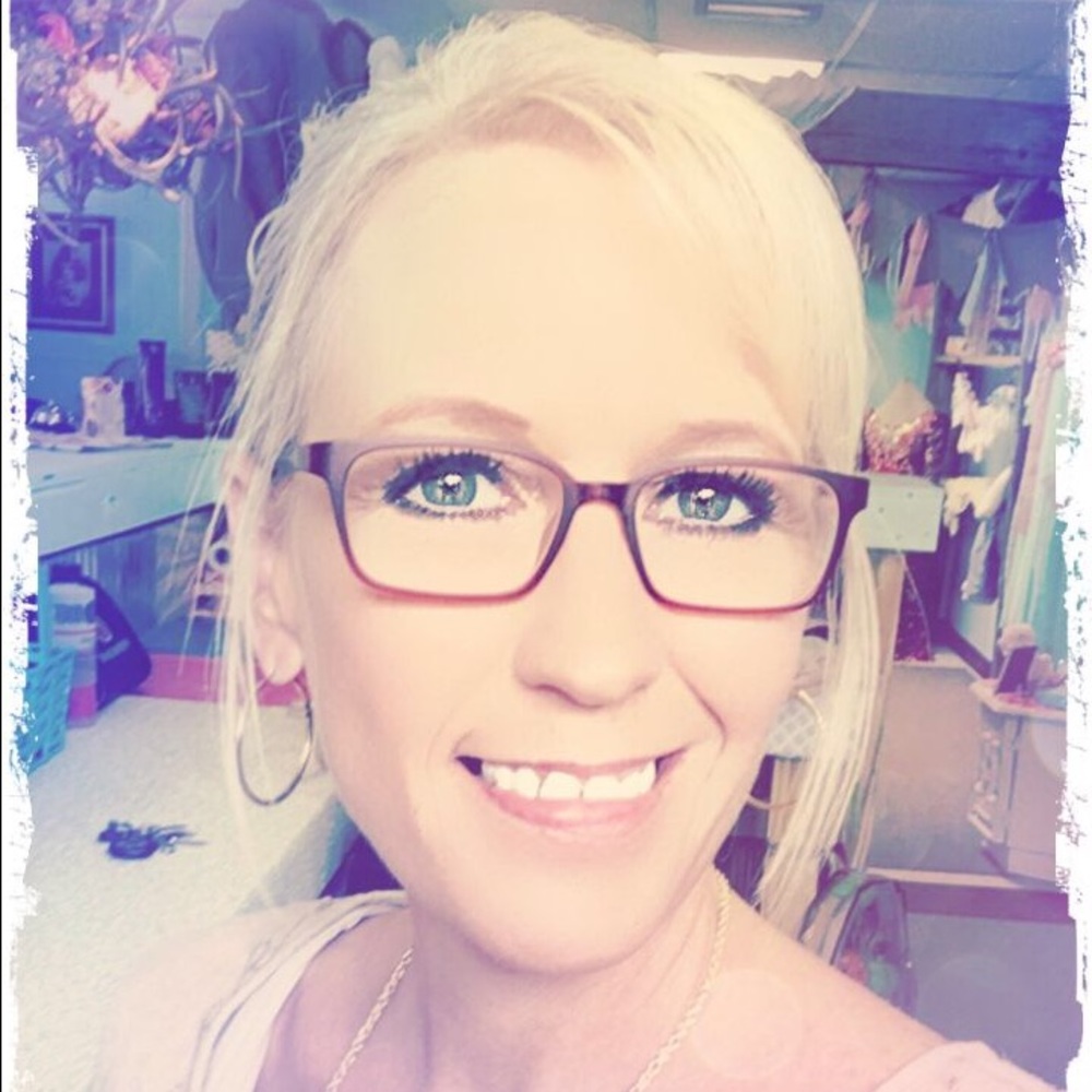 Meet Your Posher, Carrie