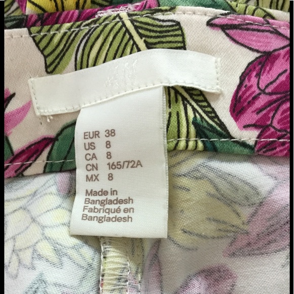 Floral print shorts, H&M, sz 8 - Picture 3 of 4