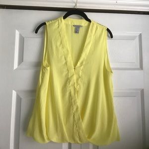 Light weight yellow top
