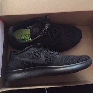 All black nikes
