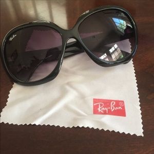 Never worn Ray ban sunglasses